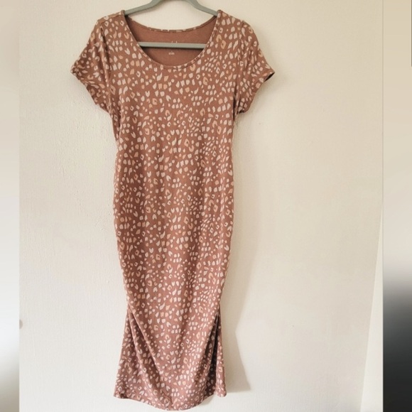 Isabel Maternity | Short Sleeve Body Con Leopard Print Dress - Picture 2 of 10